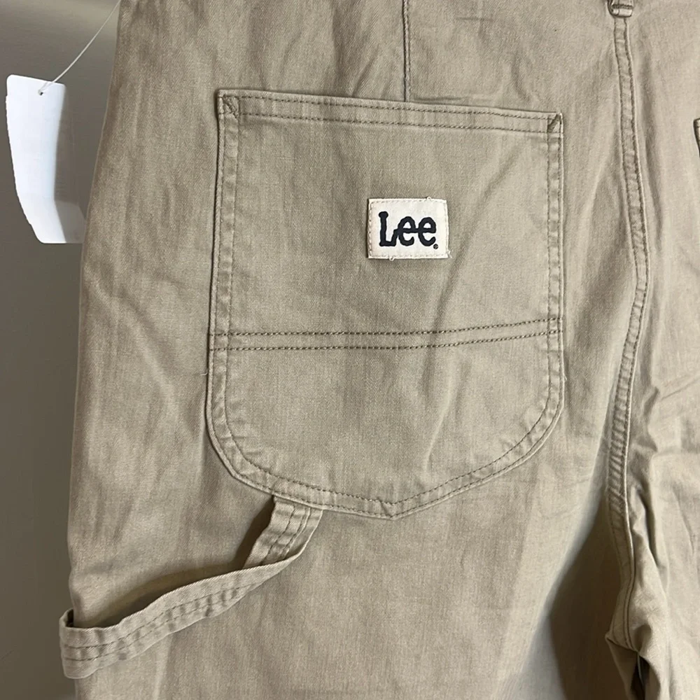 Lee comes from